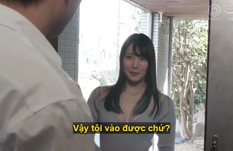 Miệng thì bú cu mà tay em vẫn chỉnh ảnh để đăng facebook