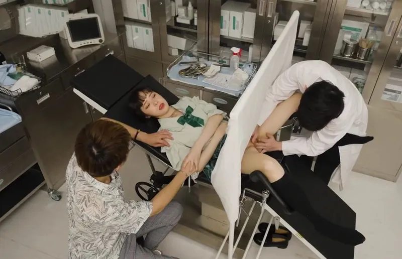 Tốn tinh trùng với cô bạn thân thời niên thiếu vú to
